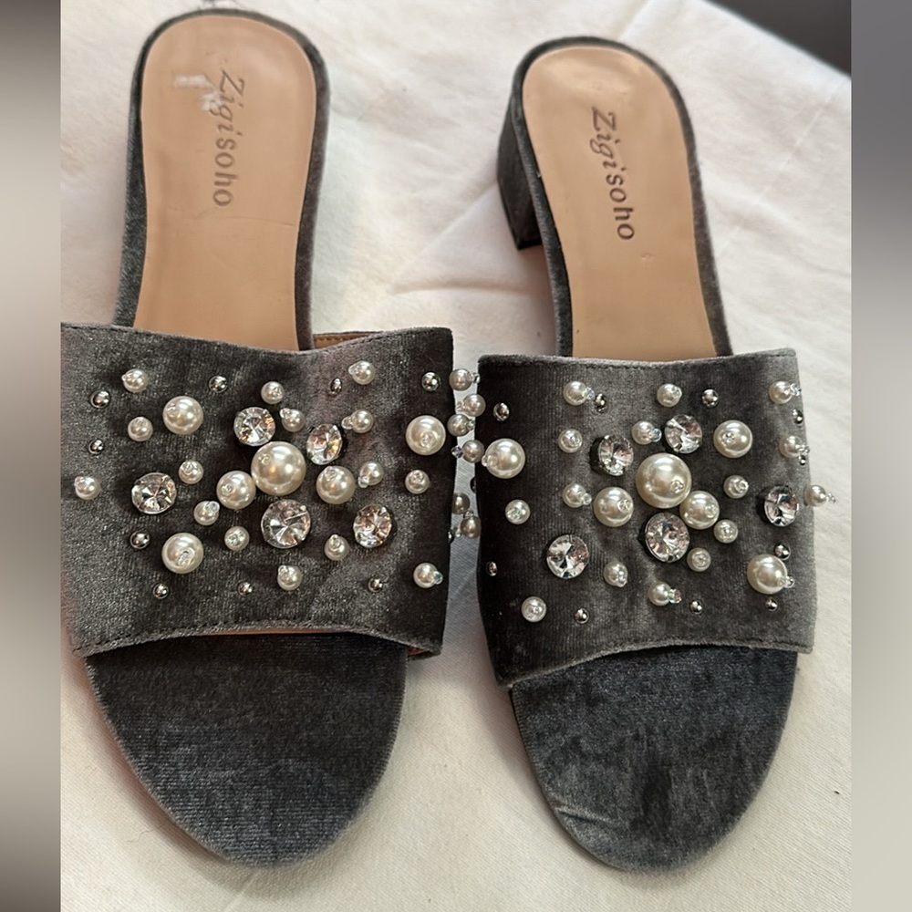 Zigi soho sandals gravy velvet with pearl & diamond accents sz 8.5